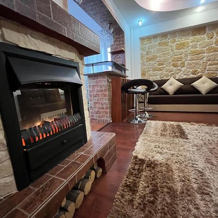 Modern Oasis With A Cozy Fireplace Your Stylish Apartment Minutes From Downtown Бухарест Екстер'єр фото