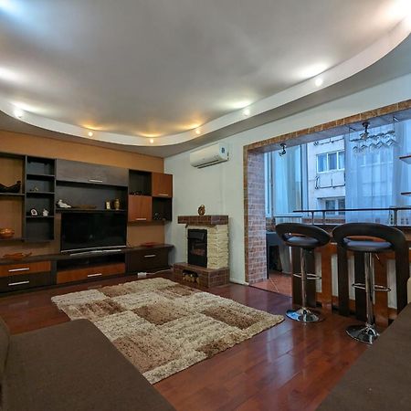 Modern Oasis With A Cozy Fireplace Your Stylish Apartment Minutes From Downtown Бухарест Екстер'єр фото