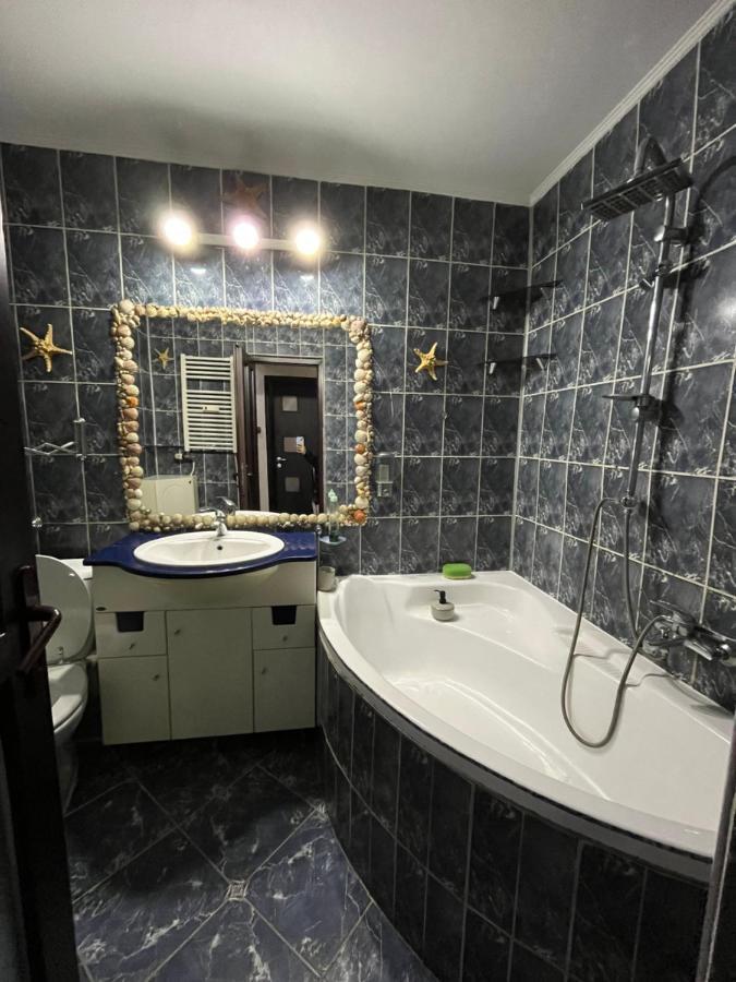 Modern Oasis With A Cozy Fireplace Your Stylish Apartment Minutes From Downtown Бухарест Екстер'єр фото