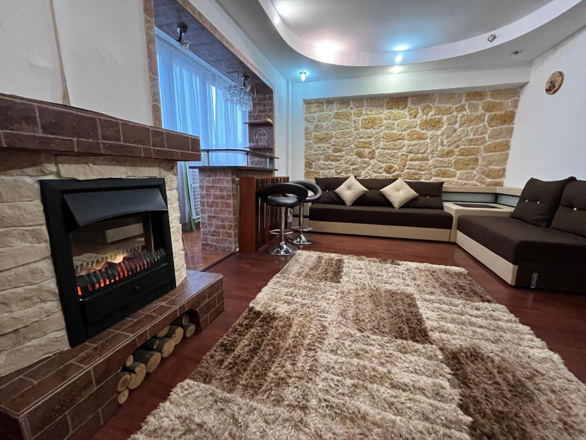 Modern Oasis With A Cozy Fireplace Your Stylish Apartment Minutes From Downtown Бухарест Екстер'єр фото