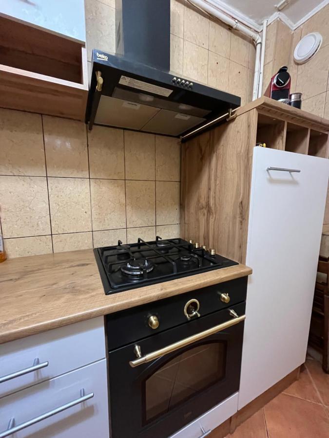 Modern Oasis With A Cozy Fireplace Your Stylish Apartment Minutes From Downtown Бухарест Екстер'єр фото