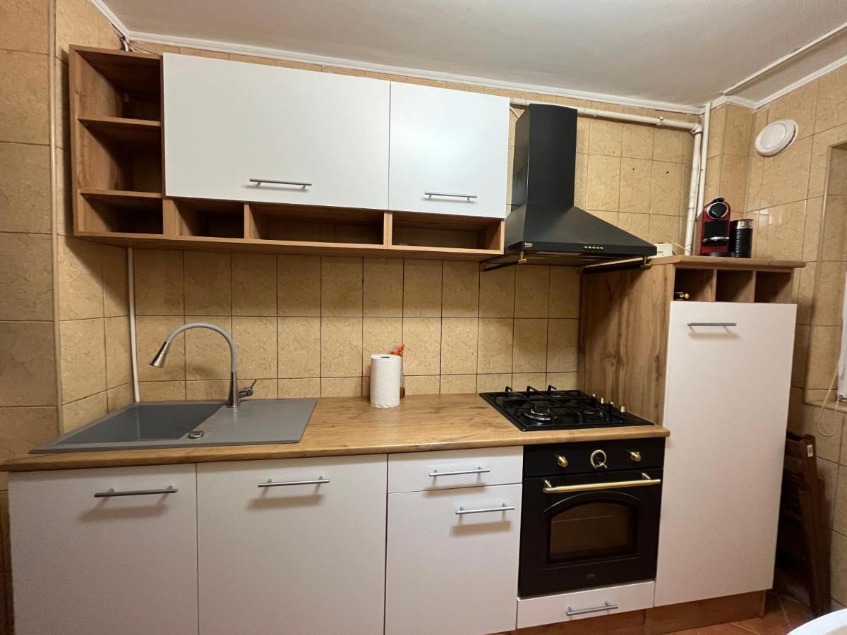 Modern Oasis With A Cozy Fireplace Your Stylish Apartment Minutes From Downtown Бухарест Екстер'єр фото