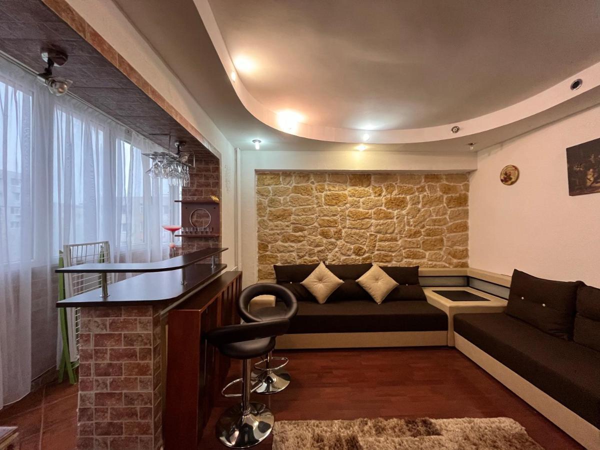 Modern Oasis With A Cozy Fireplace Your Stylish Apartment Minutes From Downtown Бухарест Екстер'єр фото