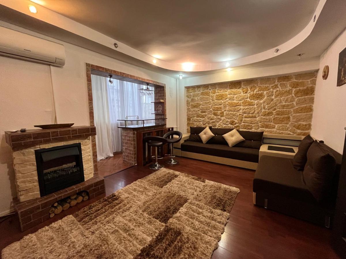Modern Oasis With A Cozy Fireplace Your Stylish Apartment Minutes From Downtown Бухарест Екстер'єр фото