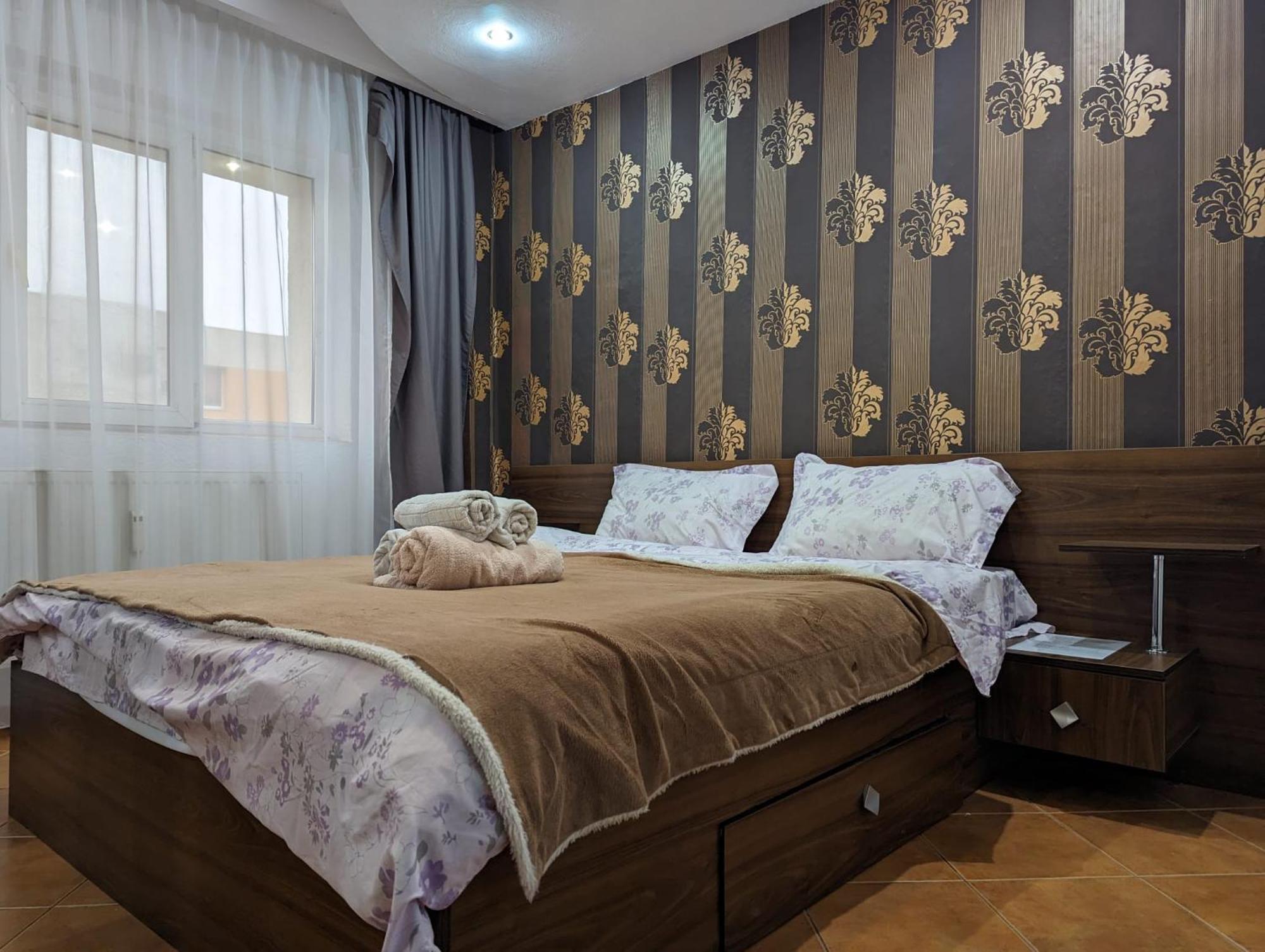 Modern Oasis With A Cozy Fireplace Your Stylish Apartment Minutes From Downtown Бухарест Екстер'єр фото