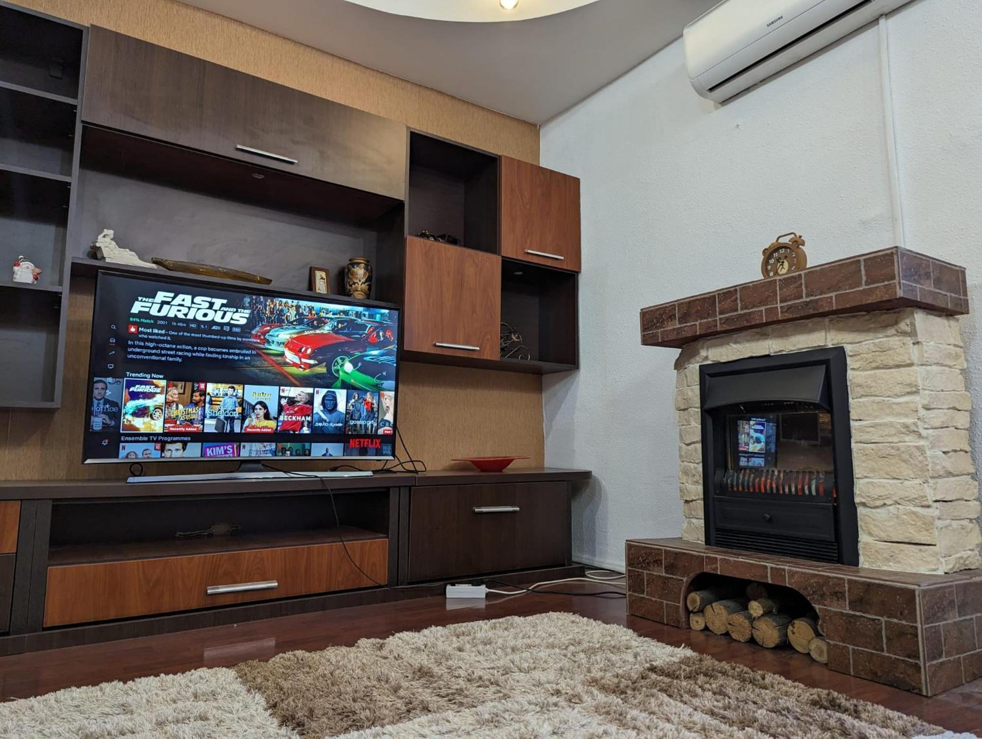 Modern Oasis With A Cozy Fireplace Your Stylish Apartment Minutes From Downtown Бухарест Екстер'єр фото