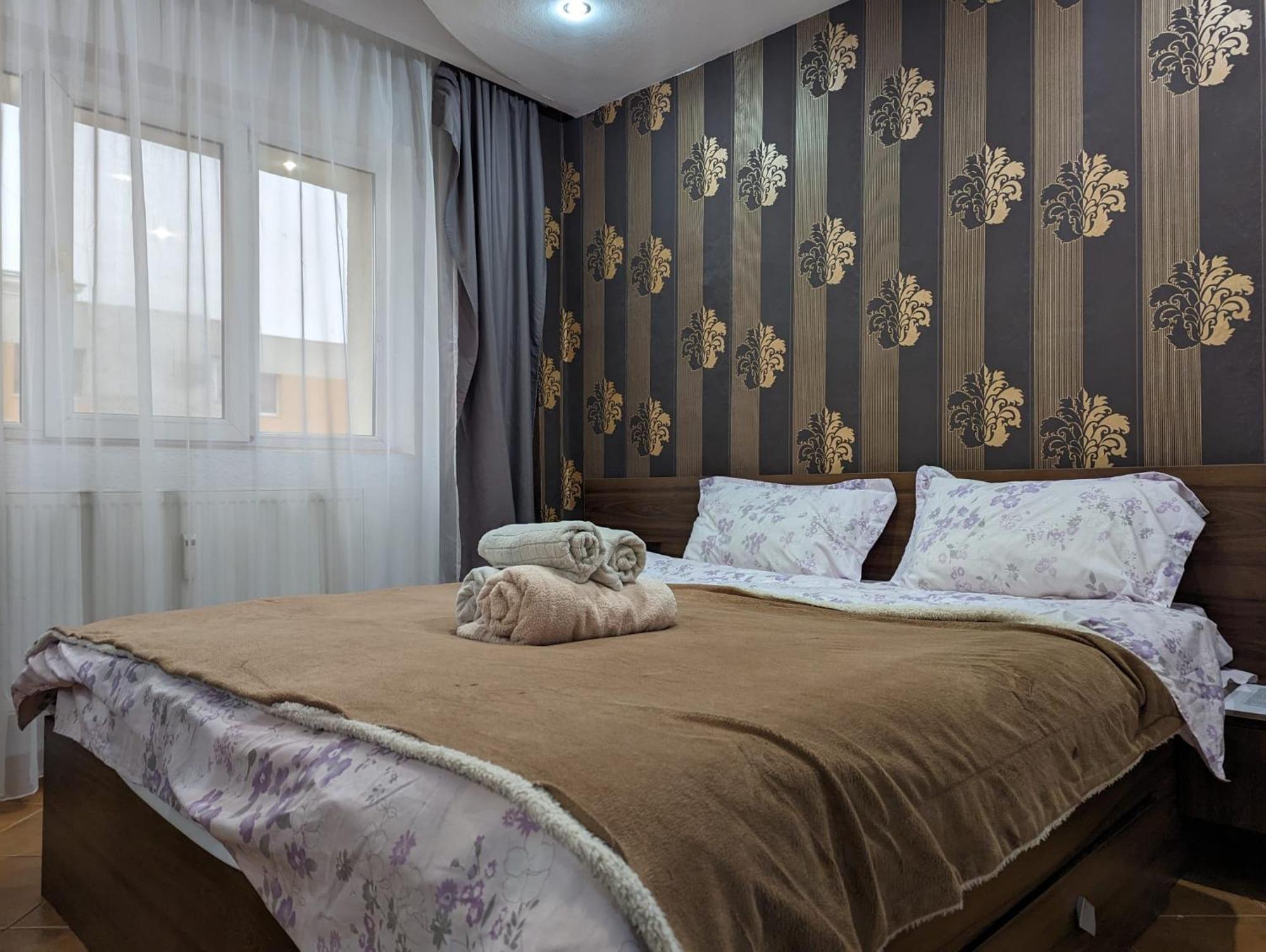 Modern Oasis With A Cozy Fireplace Your Stylish Apartment Minutes From Downtown Бухарест Екстер'єр фото